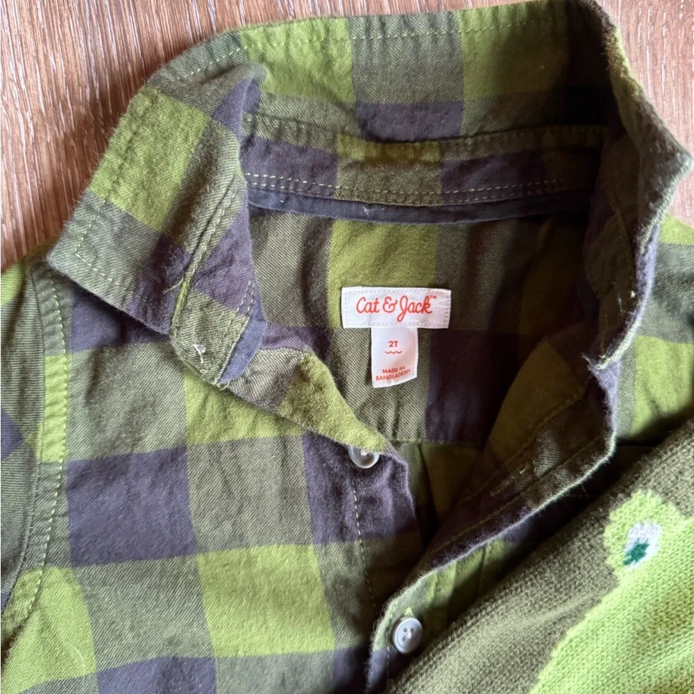 ADORABLE Cat & Jack Dino Sweater and plaid shirt set! 2T in EXCELLENT condition!